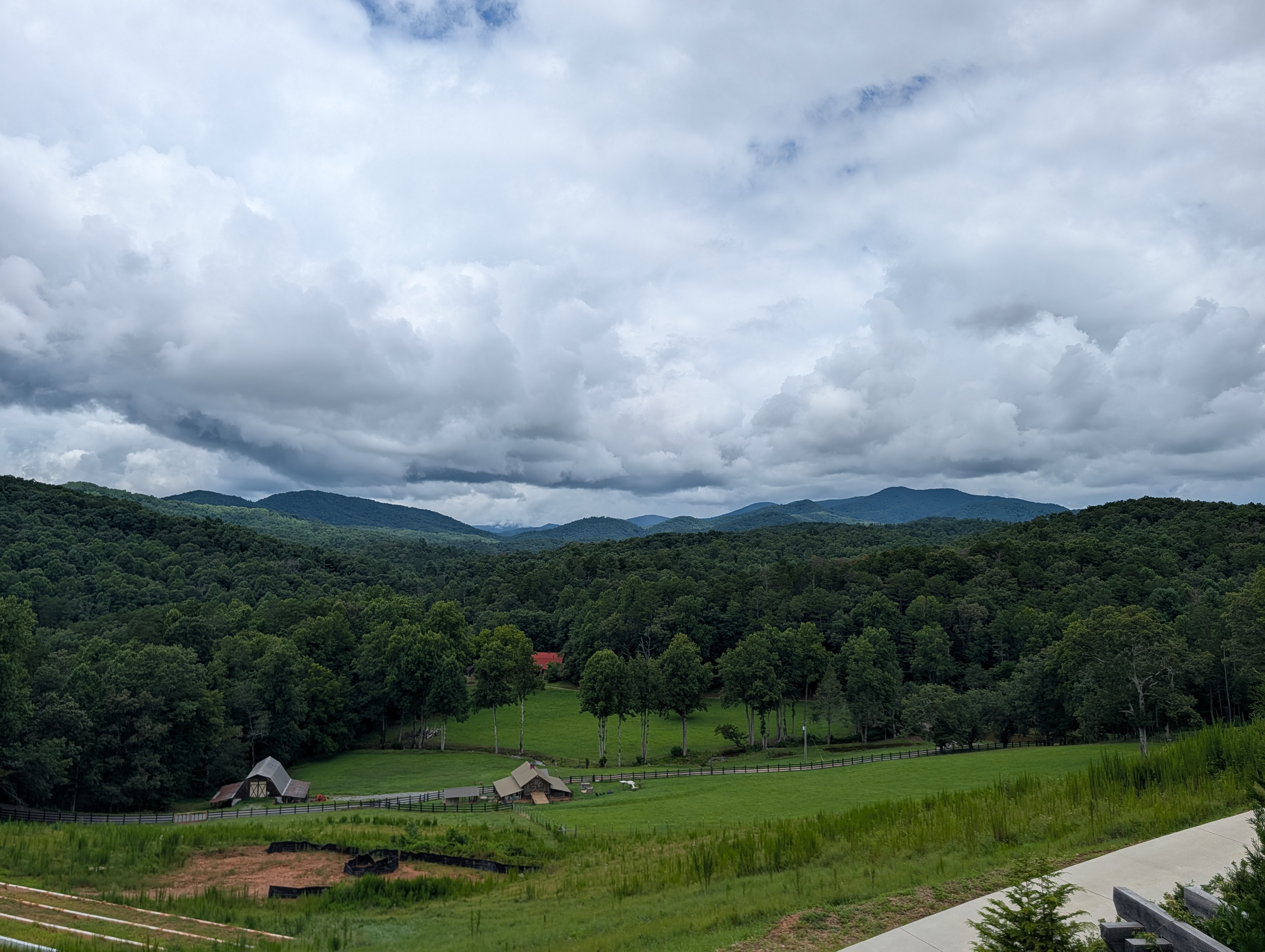 Roo Mountain Vineyards and Bistro – Wine Review