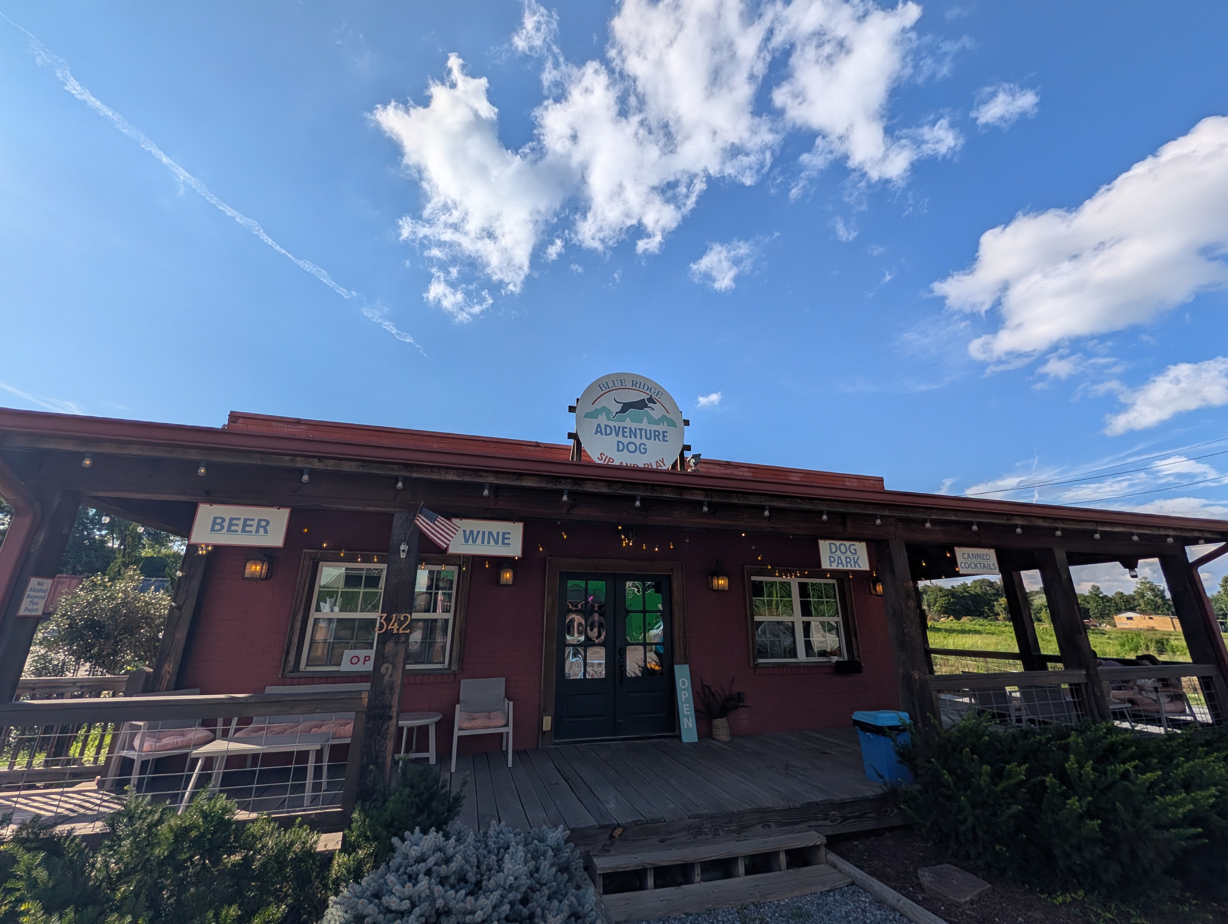 Blue Ridge Adventure Dog – Dog Bar/Dog Park Review